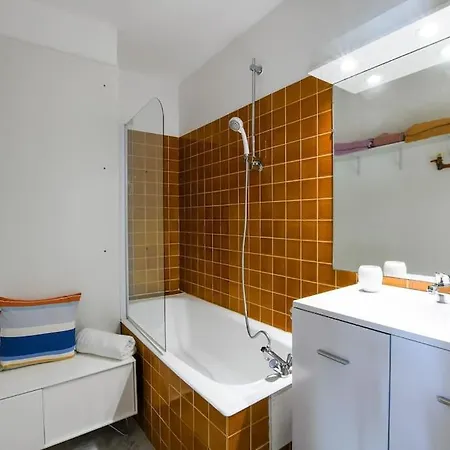 Le Seventies - Vue Port - Parking Prive - Etage Eleve - Pyramide 아파트 *