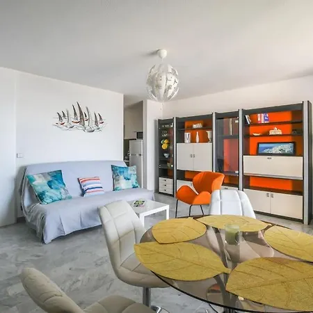 Le Seventies - Vue Port - Parking Prive - Etage Eleve - Pyramide *